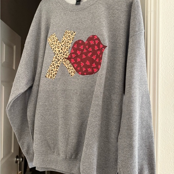 Gildan Gray Patch Sweater with Leopard and Floral Design - Picture 2 of 3
